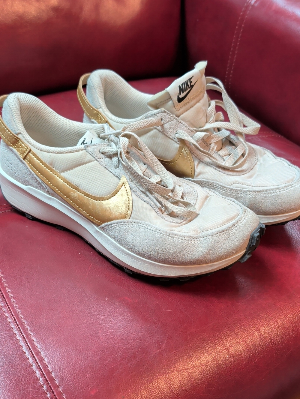 Nike Women’s Cream Sneakers with Gold Swoosh Nike Waffle Debut sneakers Shoes 10